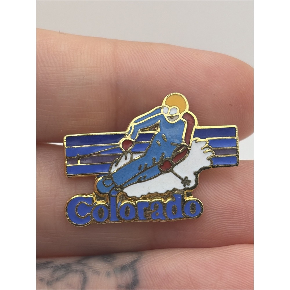 Colorado United States Of America Skiing Skier Winter Snow Sports Lapel Hat Pin